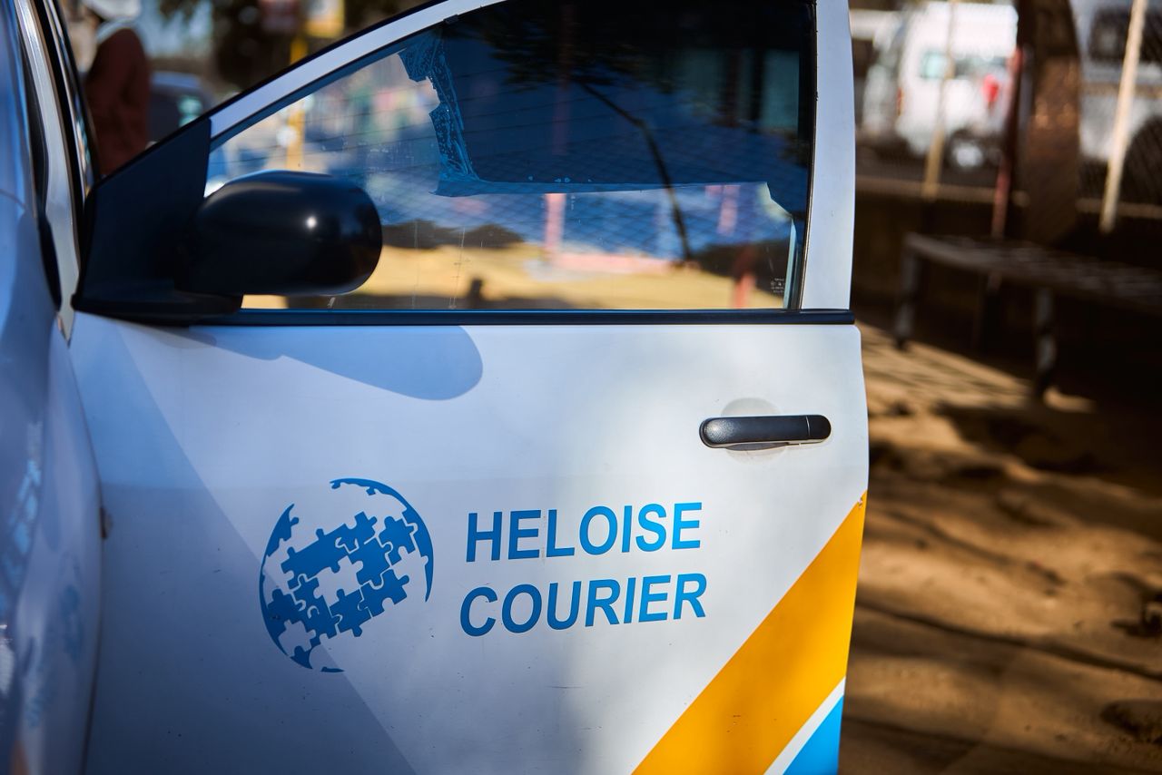 Heloise Courier vehicle and delivery gallery image 7